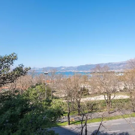 Iris Apartment Split